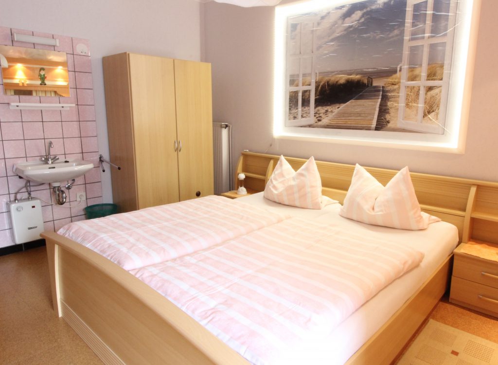 Schlafzimmer 1