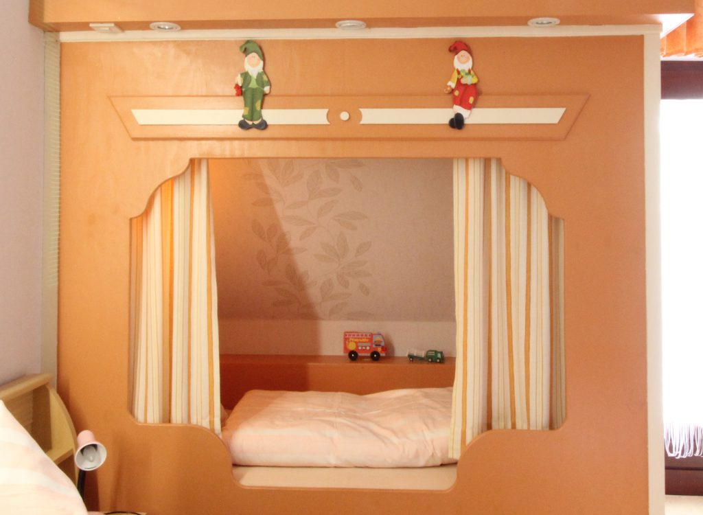 Schlafzimmer 1